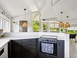 Kjøleskap, mikrobølgeovn, ovn og oppvaskmaskin