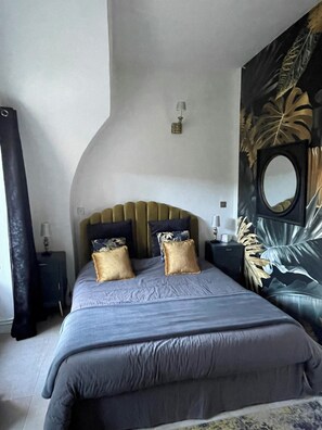 5 bedrooms, iron/ironing board, free WiFi, bed sheets - Village house in Ménerbes with a swimming pool and a dramatic view  (Ménerbes)