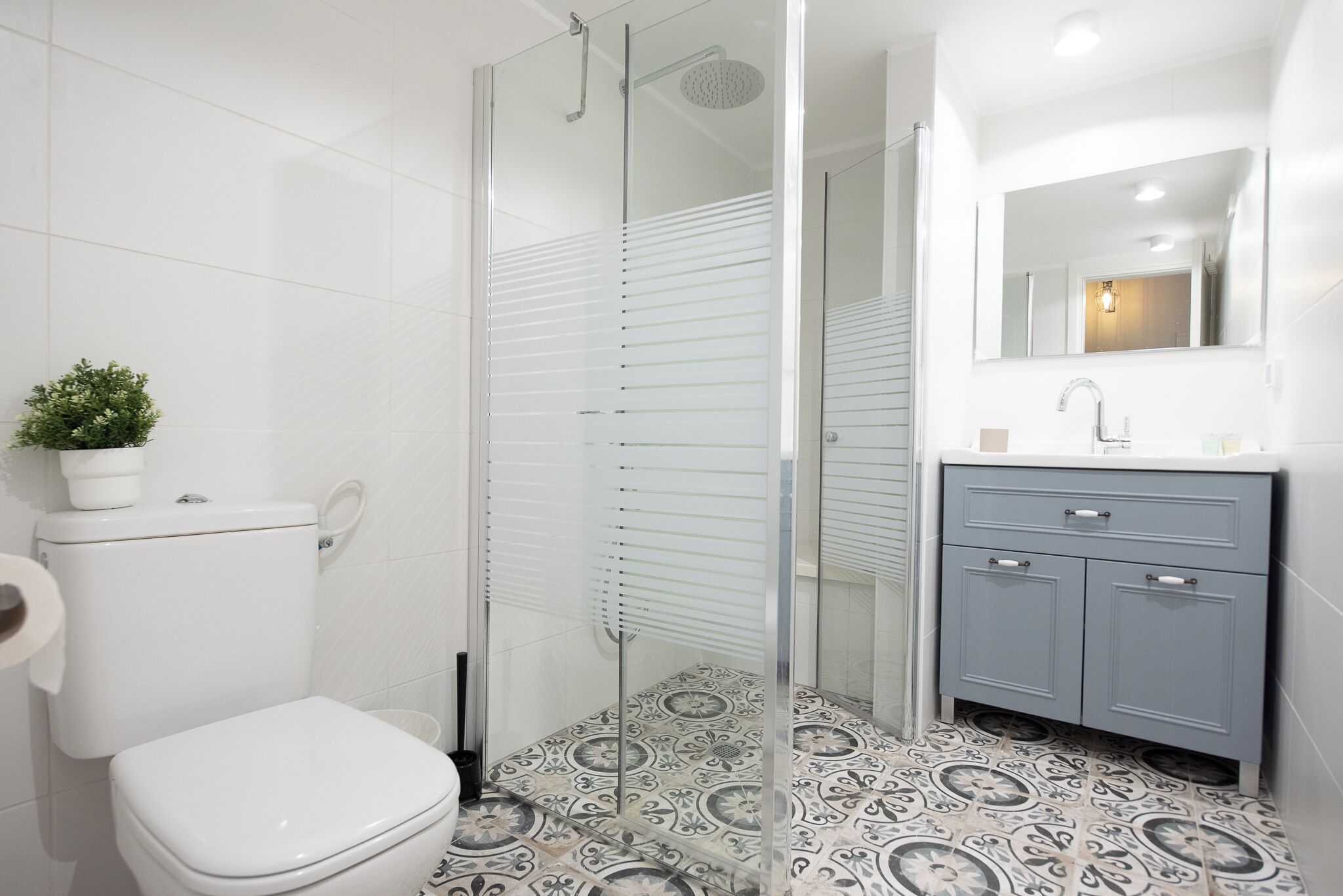 Luxury Apartment | Bathroom