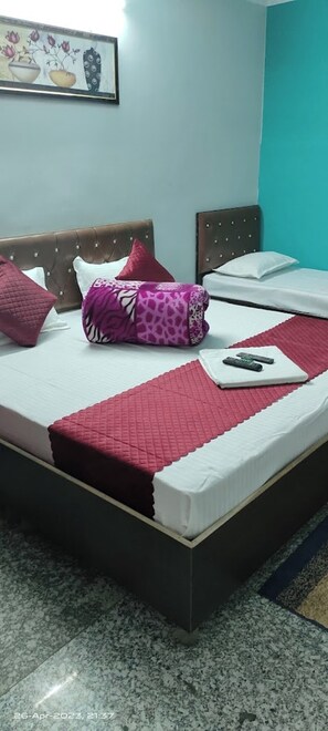 Deluxe Double Room, City View | Free WiFi, bed sheets - Vasudev lodge Gopeshwar (Chamoli)