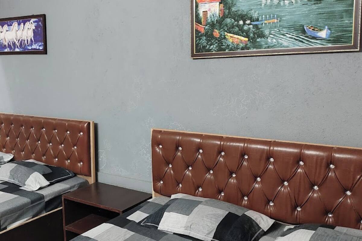 WiFi (free), bed sheets