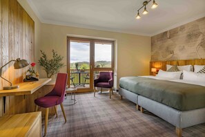 Escritorio, wifi gratis y ropa de cama