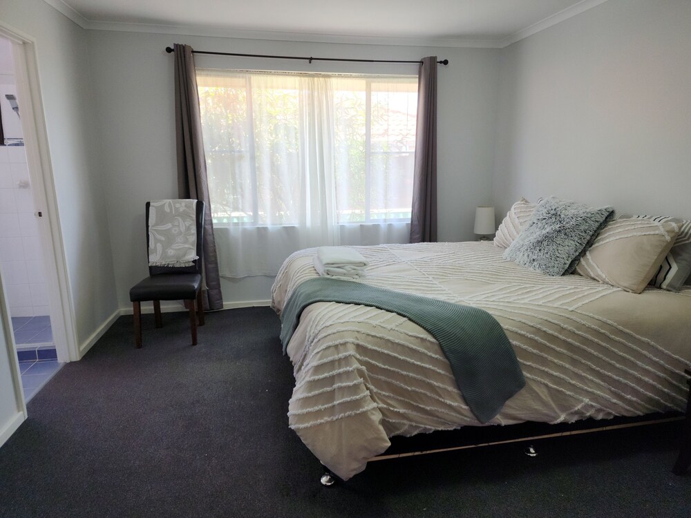 Kira's Holiday Home on Gairdner Pet Friendly Albany Vrbo