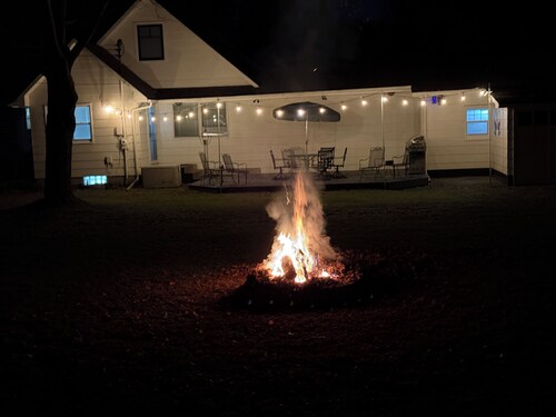 5 Bedroom family oriented home. Fenced yard, Adjacent park.