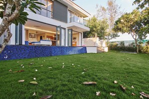 Luxe villa, privézwembad, uitzicht op tuin | Terras