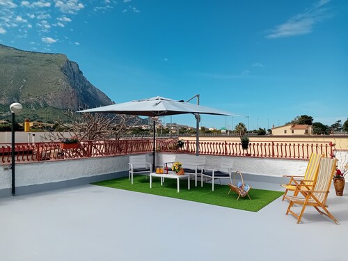 Relax in Style:Spacious 4-Bedroom Villa Rosetta Near Palermo's Coastal Treasures