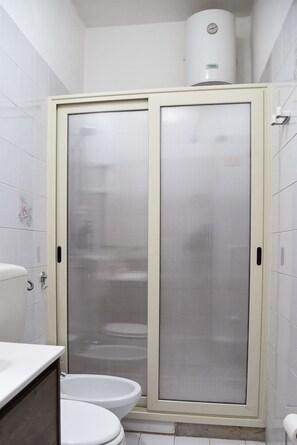 Shower, hair dryer, bidet, towels - Relax in Style:Spacious 4-Bedroom Villa Rosetta Near Palermo's Coastal Treasures (Carini)