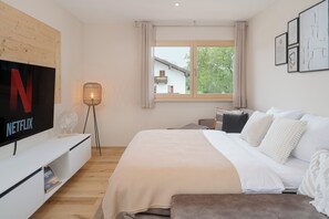 3 bedrooms, bed sheets