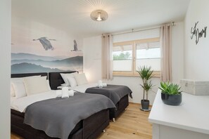 3 bedrooms, bed sheets - Fenjoy Großes Ferienapartment No°6 mit Balkon (Bernau am Chiemsee)