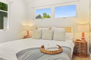 3 slaapkamers, een strijkplank/strijkijzer, reisbedje, wifi