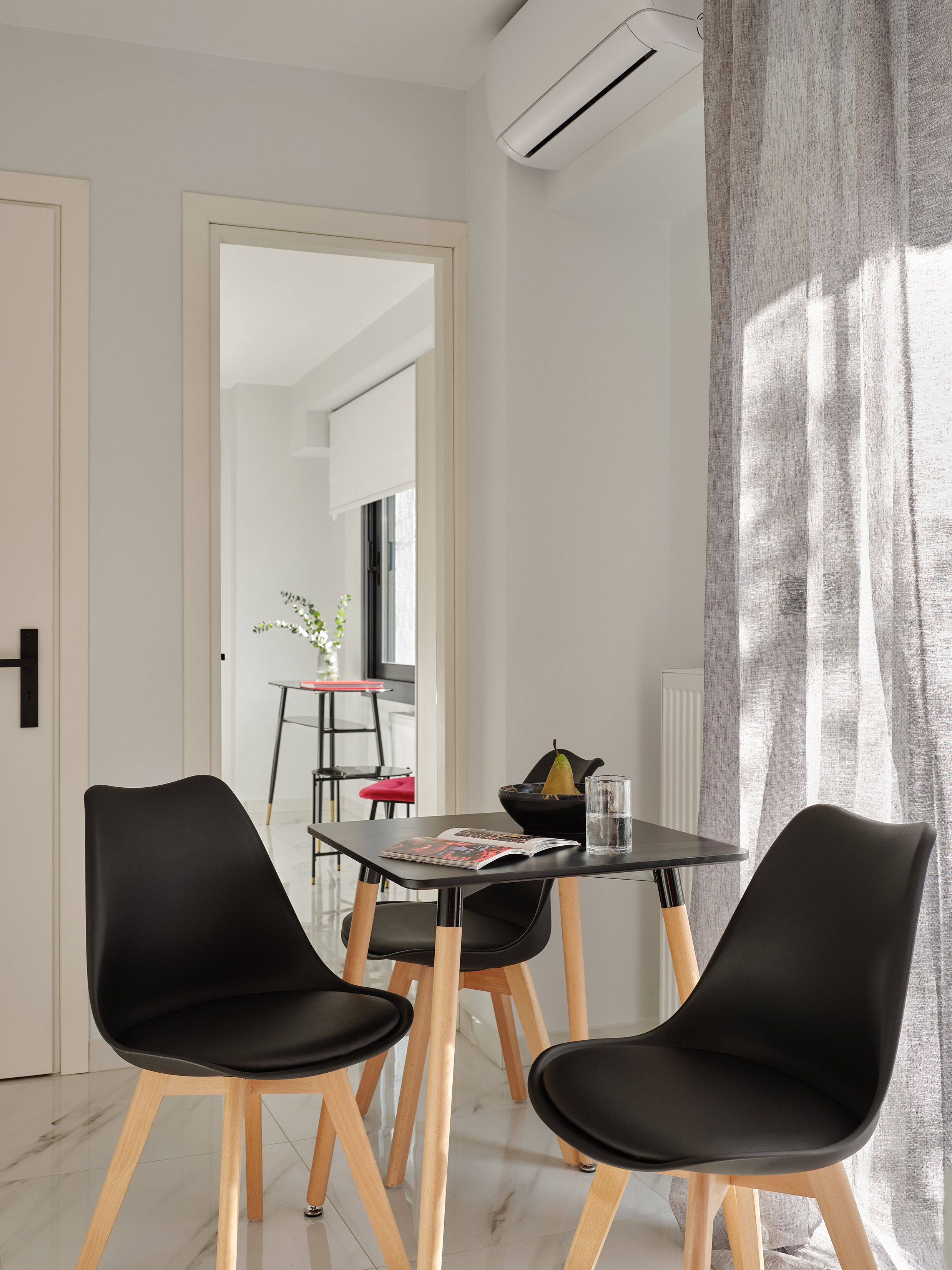 Apartamento superior, vistas al parque | Comedor