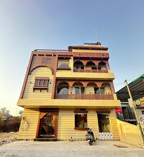 Front of property - Hotel Grand Kailash Haveli (Lansdowne)