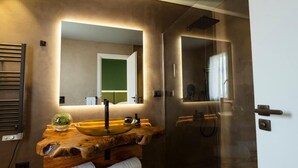 A modern bathroom with a wooden vanity, a large mirror, and a glass shower enclosure. - Master bedroom with terrace (San Costantino di Briatico)
