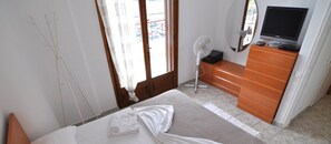 Family House, Harbour View | 2 bedrooms, iron/ironing board, free WiFi - Zennova 43 Pirgadikia Sky & Sea Home (Aristotelis)