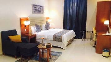 Suíte estúdio luxo, 1 cama King, cozinha, vista para a cidade | Roupas de cama premium, frigobar (abastecido com alguns itens grátis)