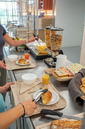 Morgenmadsbuffet hver dag (8.5 EUR pr. person)