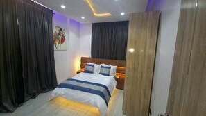 3 室のベッドルーム、デスク、アイロン / アイロン台、WiFi