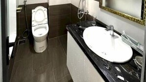 Standard Room - Chau Anh Hotel Da Nang - by Bay Luxury (Da Nang)