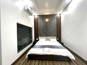 Standard Room | Bathroom | Towels - Chau Anh Hotel Da Nang - by Bay Luxury (Da Nang)