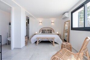 6 habitaciones, tabla de planchar con plancha, wifi y ropa de cama 