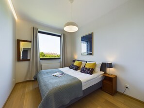 Appartement, 1 slaapkamer, balkon, aan het meer | 1 slaapkamer, beddengoed