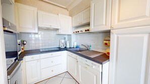 Réfrigérateur, micro-ondes, four, lave-vaisselle