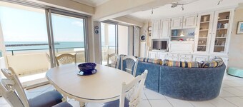 LE MONTECRISTO Face à la Plage