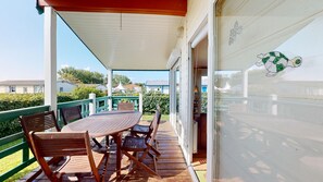 Outdoor dining - La Parenthèse Marine (Brem-sur-Mer)