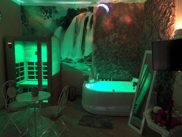 Interior - B&B la Reggia con Parcheggio ed Anche una Camera con Vasca Idromassaggio (Caserta)