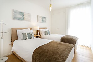 2 عدّة غرف نوم ومكواة/لوح كي وواي فاي مجانًا وملاءات أسرّة