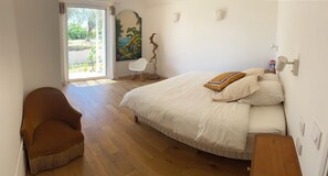 3 Schlafzimmer, Schreibtisch, Bügeleisen/Bügelbrett, Reisekinderbett