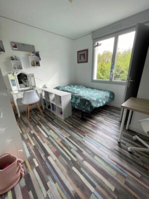 5 quartos, ferros/tábuas de passar roupa, Wi-Fi de cortesia