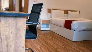 デラックス ルーム バルコニー | セーフティボックス (室内)、デスク、ノートパソコン用作業スペース、WiFi (無料)