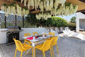 تناول الطعام بالخارج