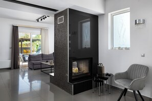 Smart TV, books - Niovis Villa with Private Pool (Rhodes)