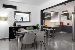 Fridge, microwave, oven, stovetop - Niovis Villa with Private Pool (Rhodes)