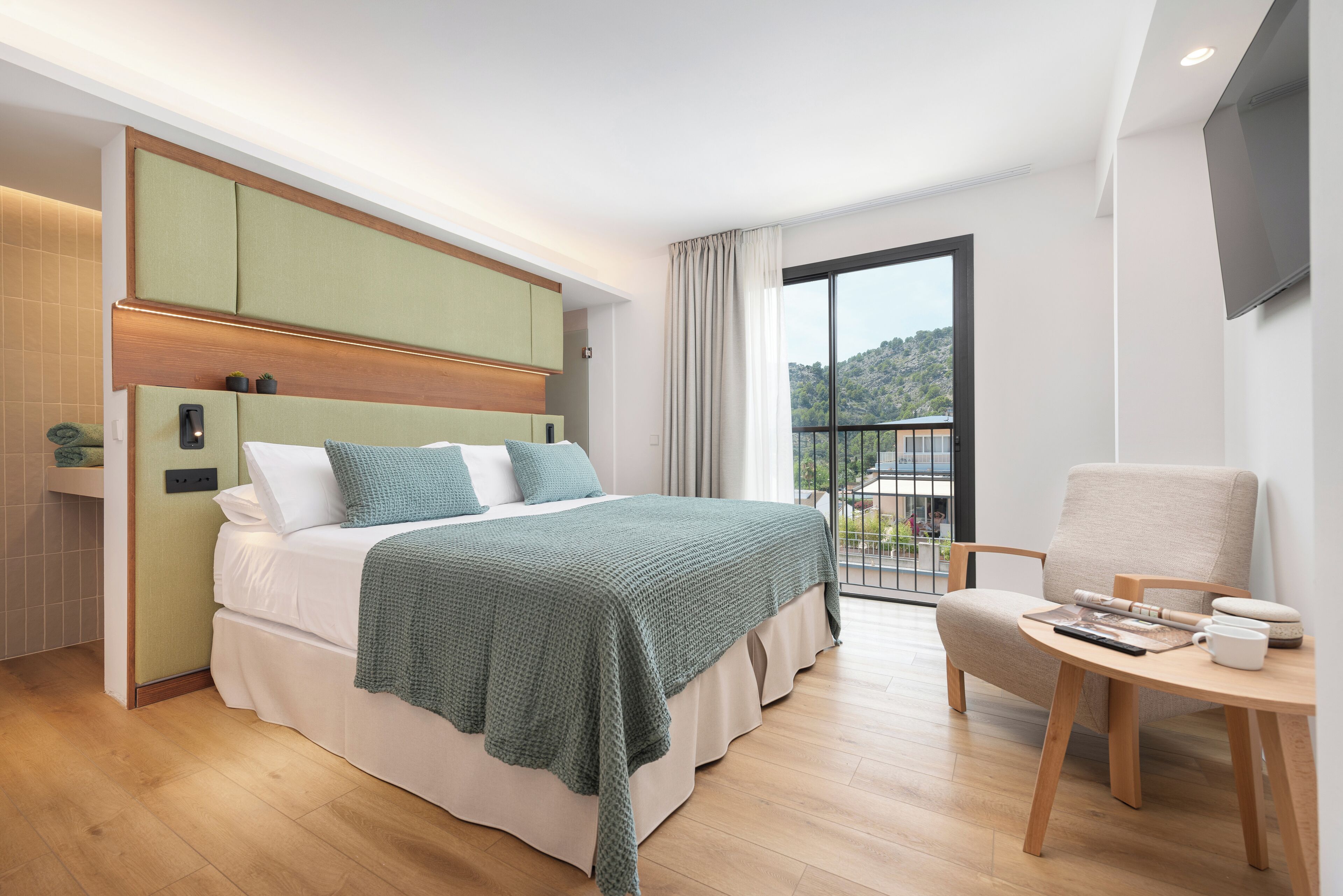 Deluxe Apartment, Sea View | 1 bedroom, desk, free cots/infant beds, free WiFi