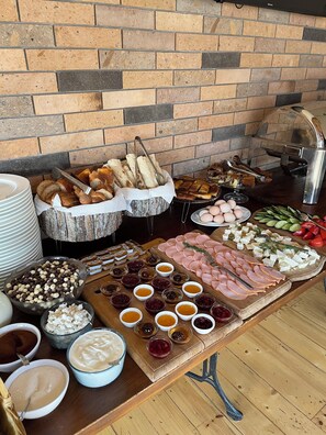 Gratis frukost med självservering varje dag 