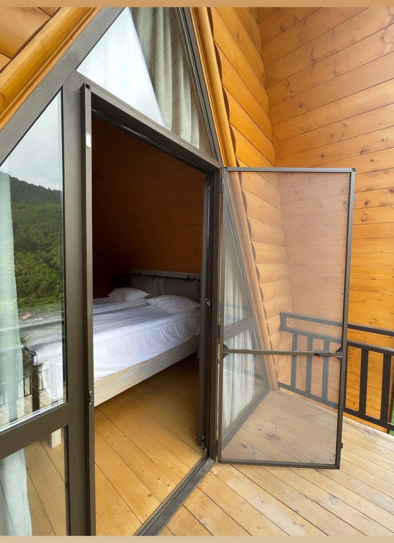 Luxury Cottage, 2 Bedrooms, Non Smoking, Mountain View | Laptop workspace, free WiFi