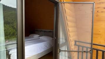 Luxury Cottage, 2 Bedrooms, Non Smoking, Mountain View | Laptop workspace, free WiFi