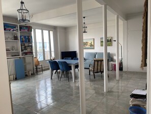 TV - Very nice appartment in Paris center (Paris)