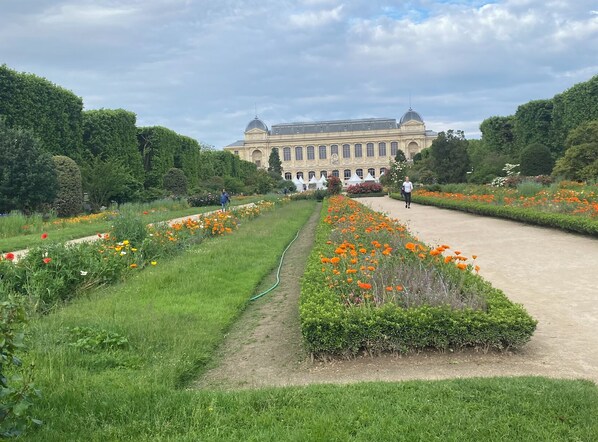 Property grounds - Very nice appartment in Paris center (Paris)