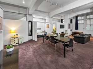 2 bedrooms, iron/ironing board, free WiFi, bed sheets - Maison Marvel l Enormous Loft Apt l Heart of City (Auckland)