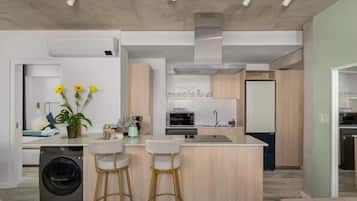 Refrigerador, microondas