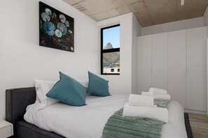 Leilighet, 2 soverom | Safe på rommet, individuelt dekorert og skrivebord for bærbar PC