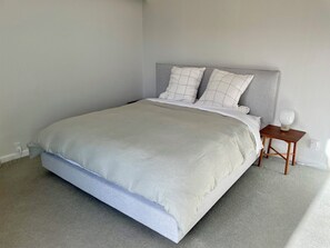 4 soverom, strykejern/-brett, wi-fi (inkludert) og sengetøy