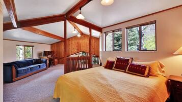 5 habitaciones, escritorio y tabla de planchar con plancha