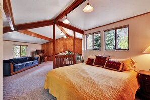 5 slaapkamers, een bureau, een strijkplank/strijkijzer, reisbedje