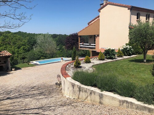 Le Grand Cocon de Nabeillou, Gîte à la Campagne Avec Piscine