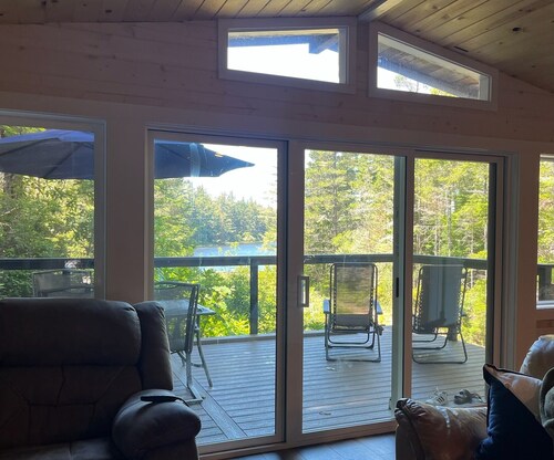 Cozy lakeside cabin on Laurel Lake just outside Bandon Dunes.   Pet friendly!